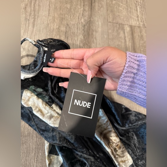 SOLD❤️FINAL SALE💐 NUDE piper velvet slip dress ✨ - Picture 9 of 10